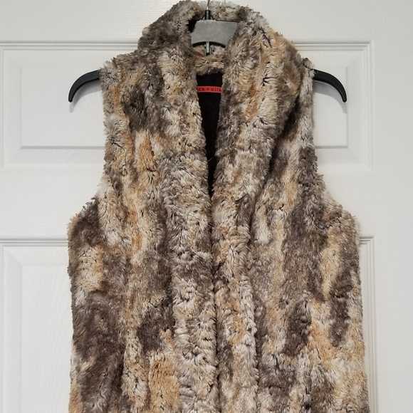 Alice + Olivia Tan White & Grey Marbled Faux Fur Open Vest Size Small - Picture 14 of 14